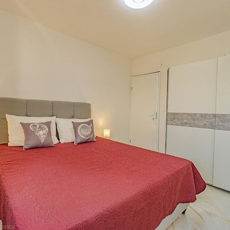 Ivica Super Comfortable, Newly Furnished Apartment In A Top Location เมทายนา ภายนอก รูปภาพ